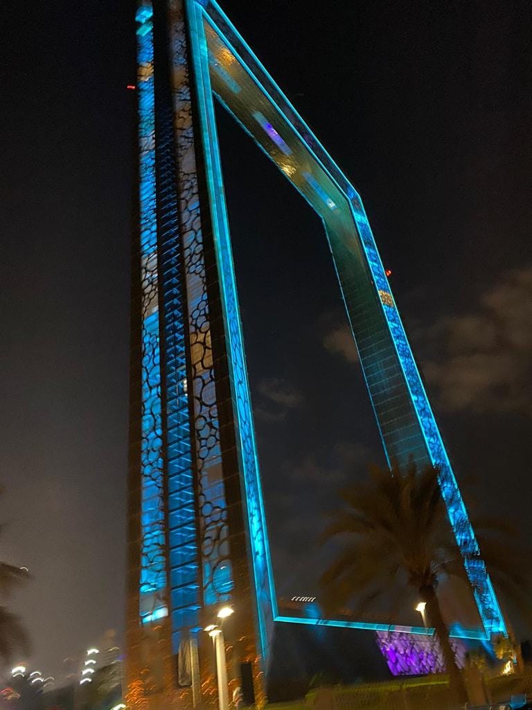Le Dubai Frame de nuit